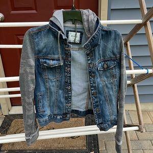 Girl’s Camo jean jacket, size M